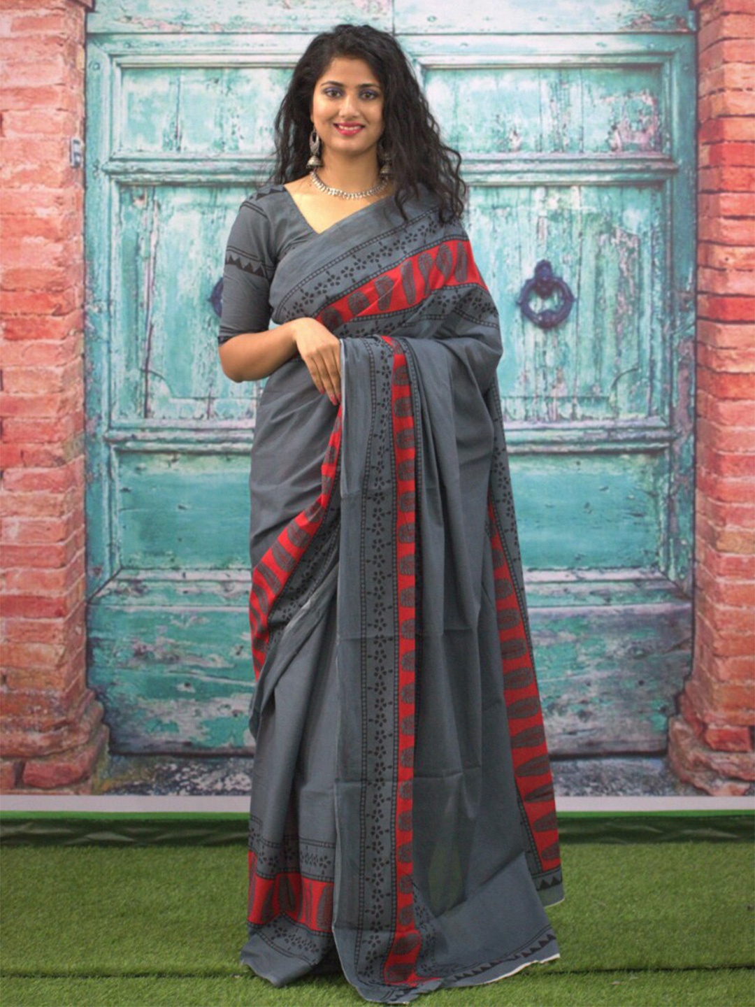 

GK FASHION Pure Cotton Saree, Grey
