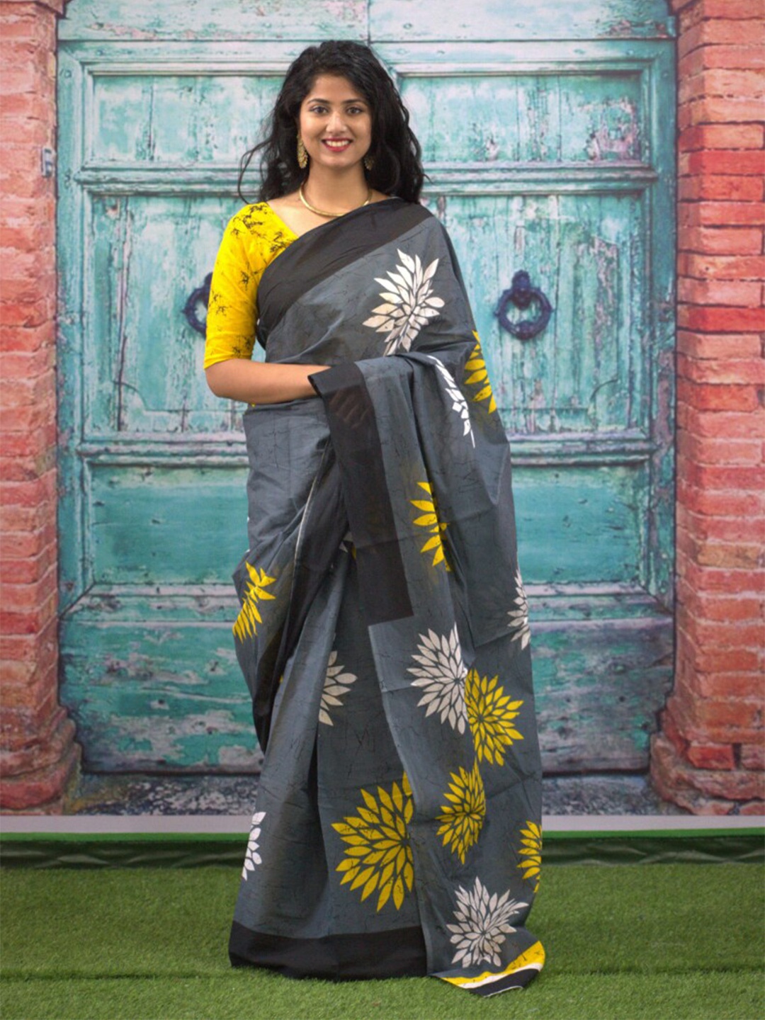 

GK FASHION Ethnic Motifs Printed Pure Cotton Saree, Grey