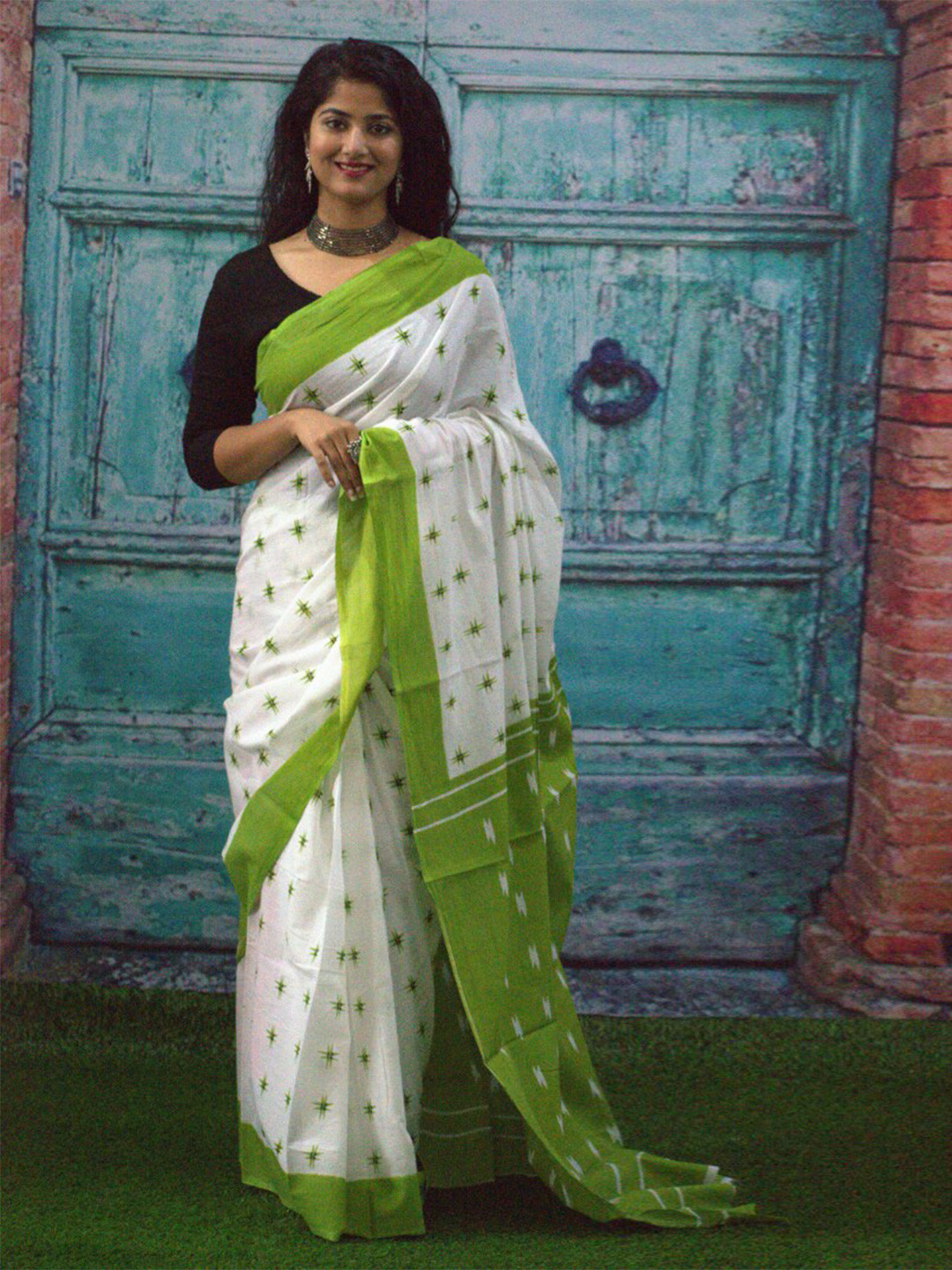 

GK FASHION Abstract Pure Cotton Saree, White