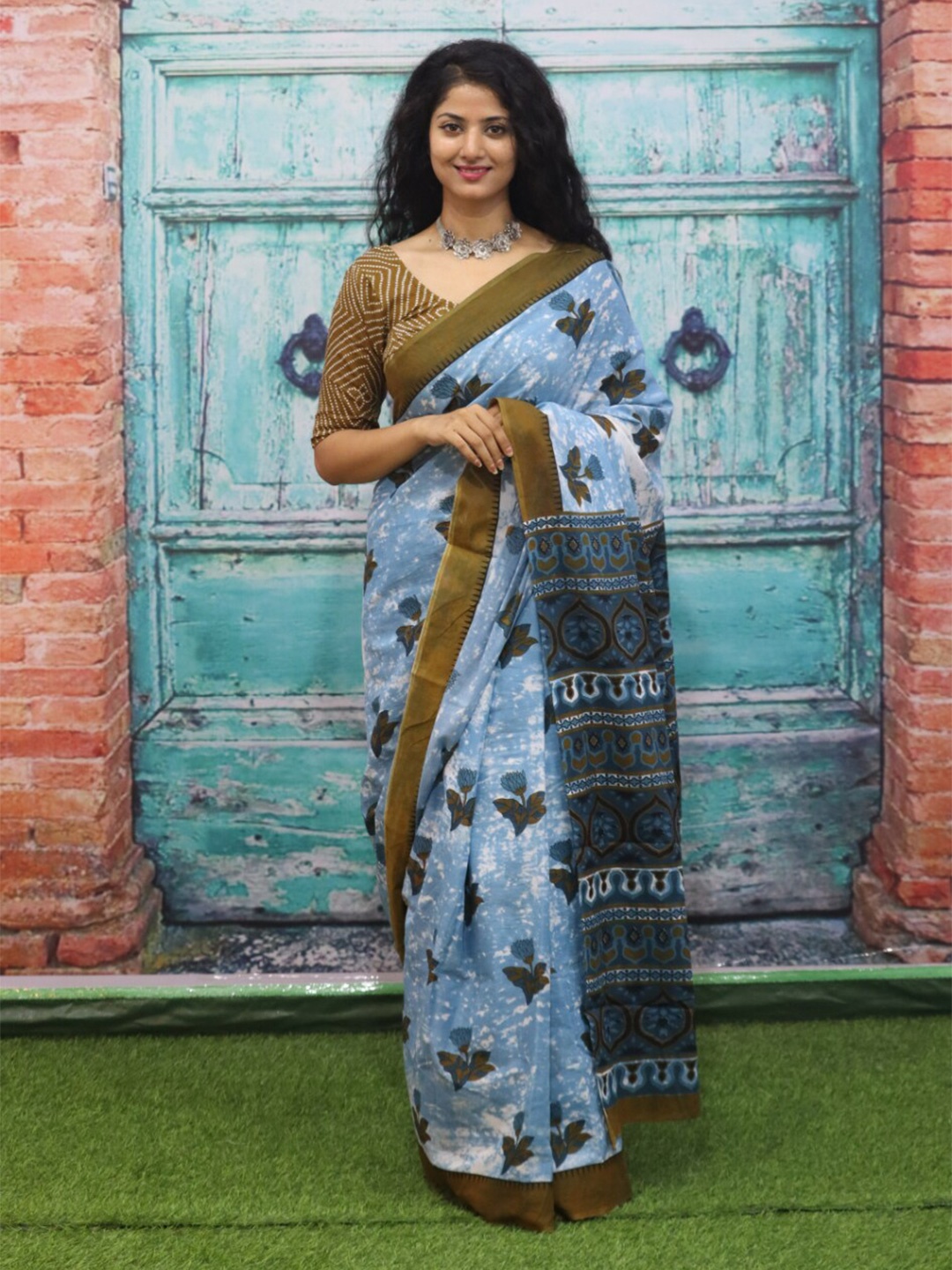 

GK FASHION Floral Printed Pure Cotton Saree, Blue