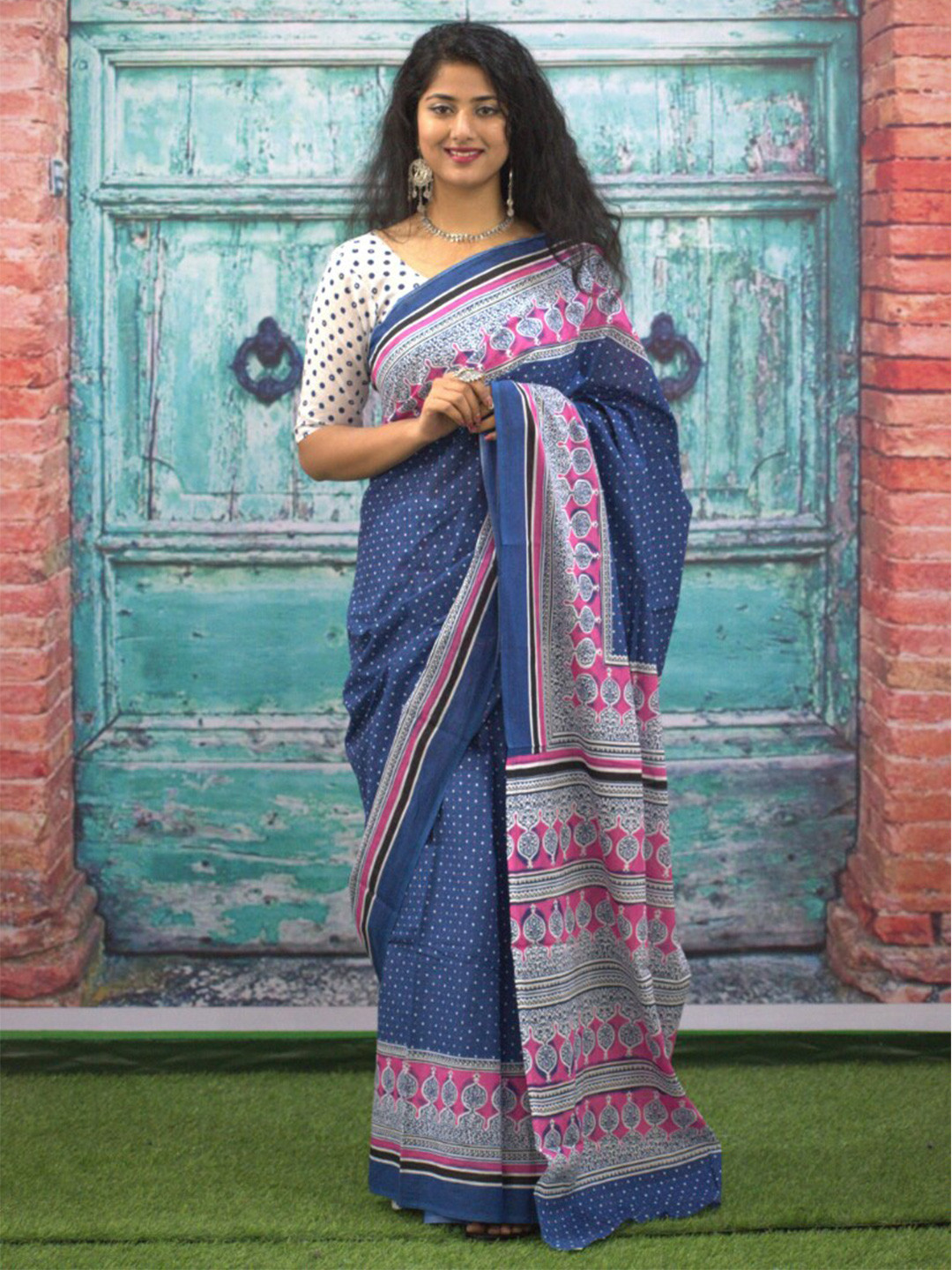 

GK FASHION Ethnic Motifs Printed Pure Cotton Saree, Blue