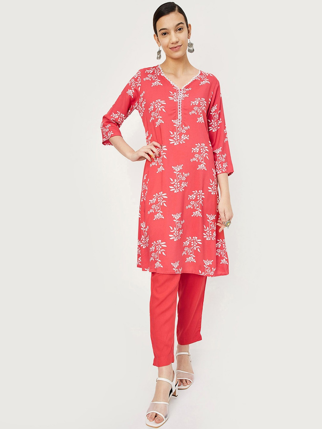 

max V Neck Floral Printed Regular Thread Work Kurta with Trousers, Red