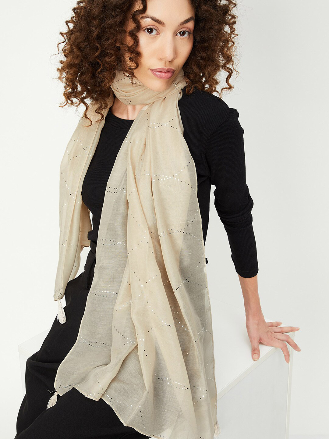 

max Embellished Scarf With Tasselled Border, Beige