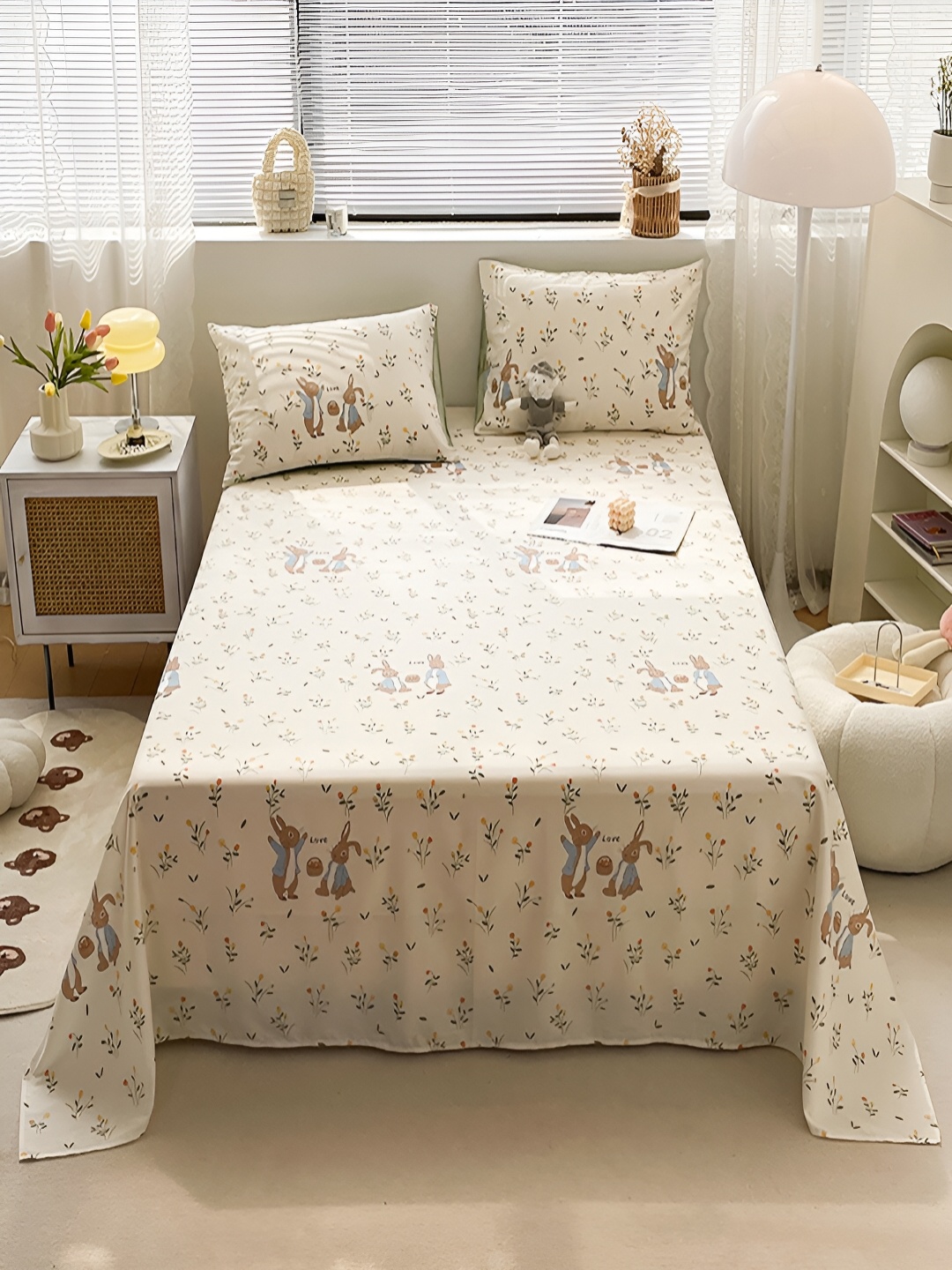

JC HOME Cream & Brown Floral Cotton 200 TC Queen Bedsheet with 2 Pillow Covers