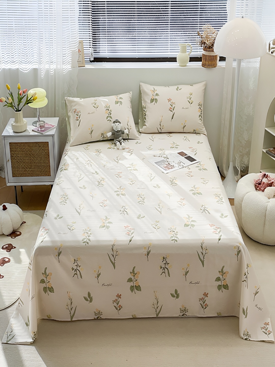 

JC HOME Cream-Coloured & Green Floral 200 TC King Bedsheet with 2 Pillow Covers