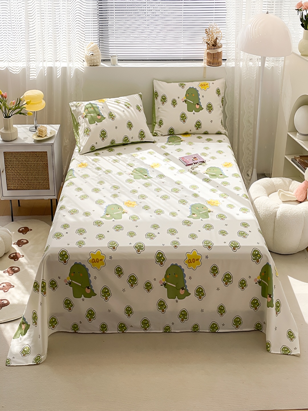 

JC HOME White & Green Geometric 200 TC Cotton Queen Bedsheet with 2 Pillow Covers