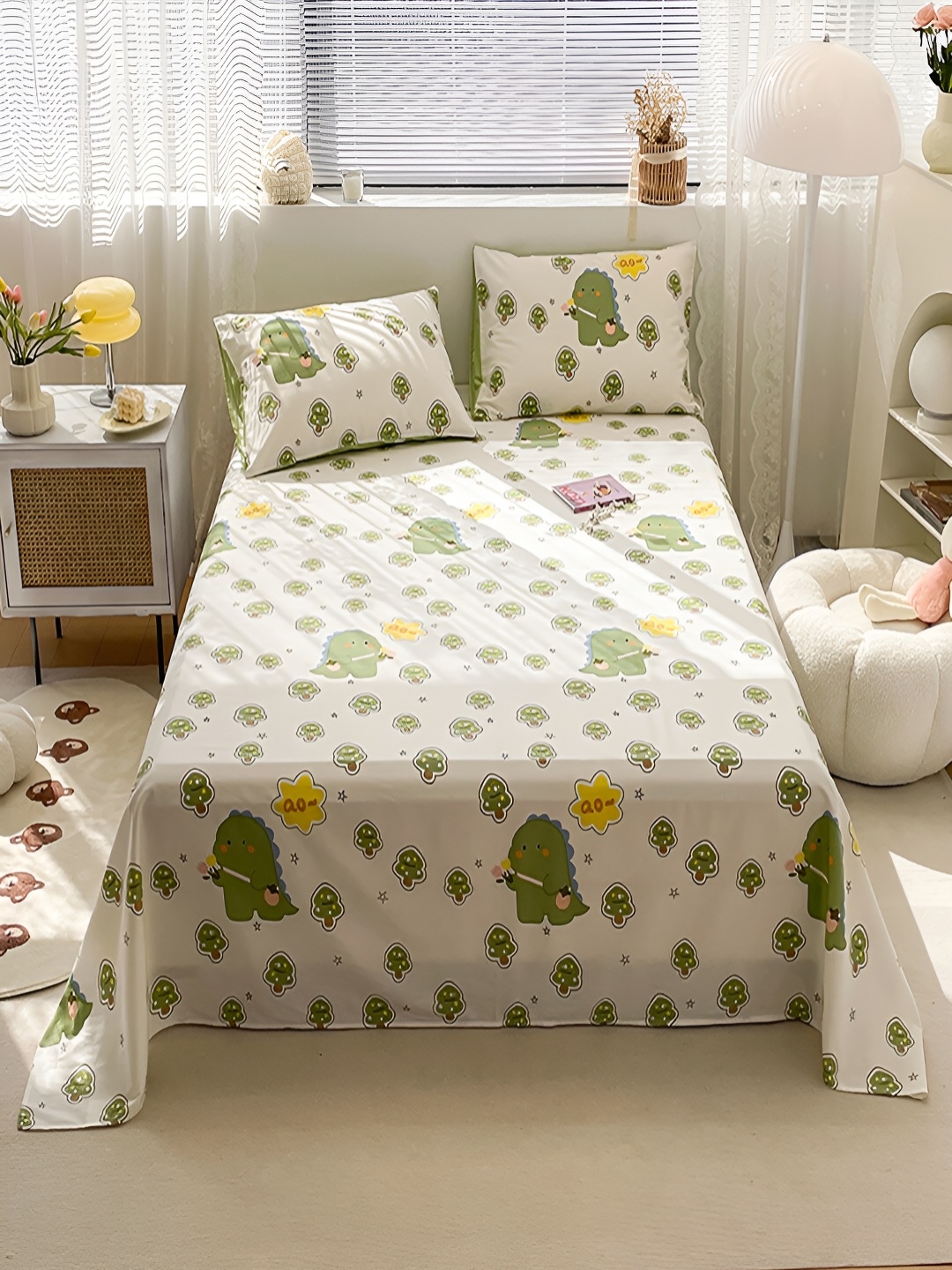 

JC HOME White & Green Geometric Cotton 200 TC King Bedsheet With 2 Pillow Covers