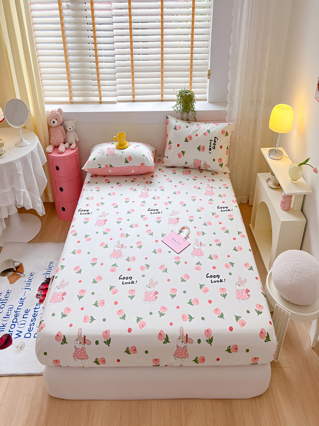 

JC HOME White & Green Floral 210 TC King Bedsheet with 2 Pillow Covers