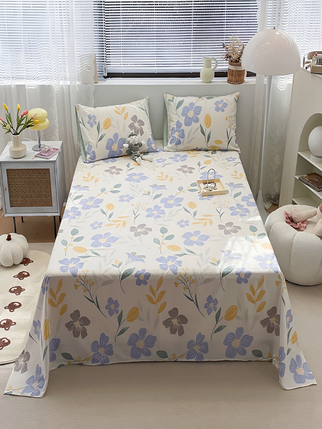 

JC HOME White & Blue Floral 200 TC Cotton King Bedsheet with 2 Pillow Covers