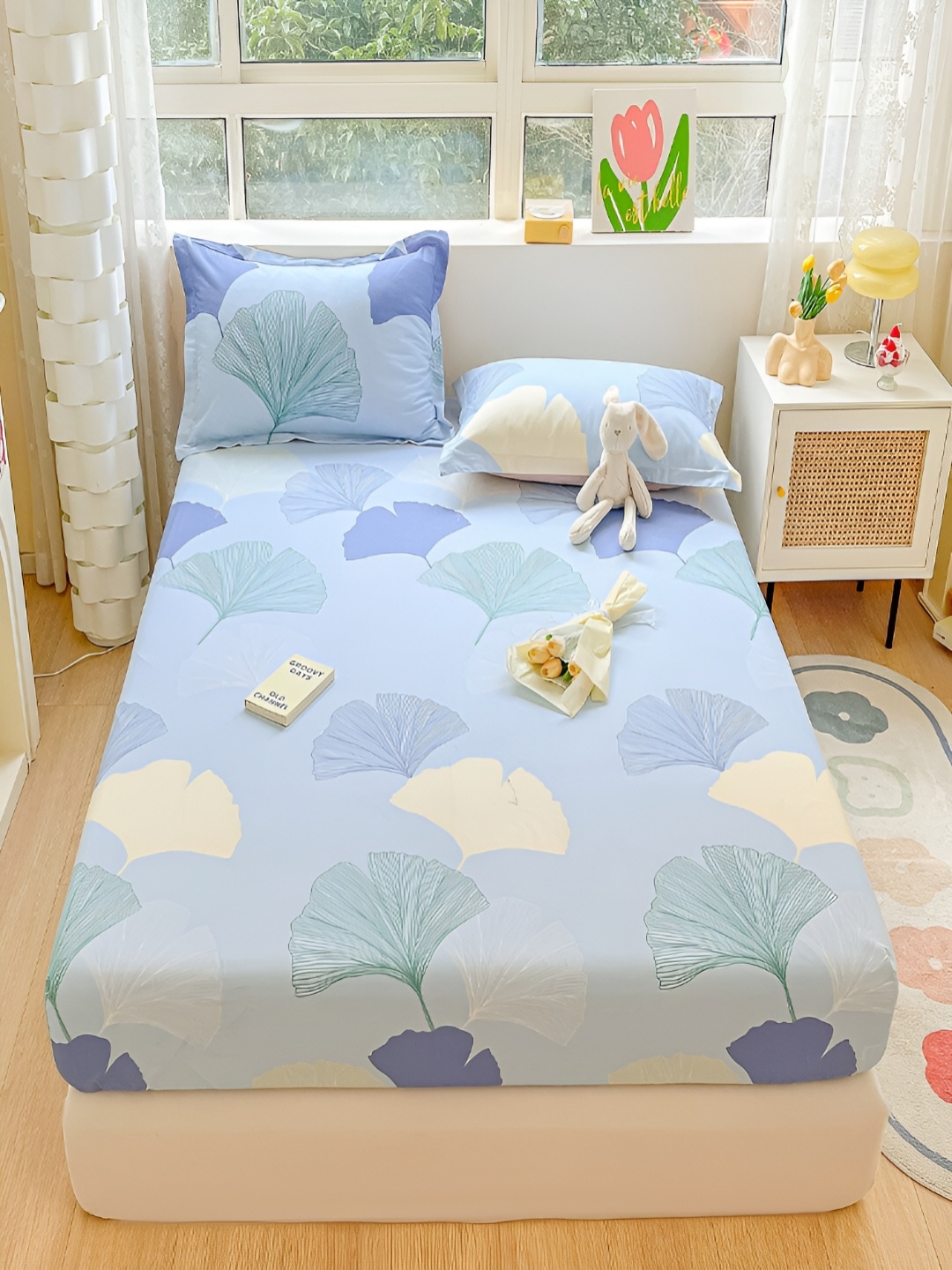 

JC HOME Blue & White Floral 220 TC Cotton Queen Bedsheet with 2 Pillow Covers
