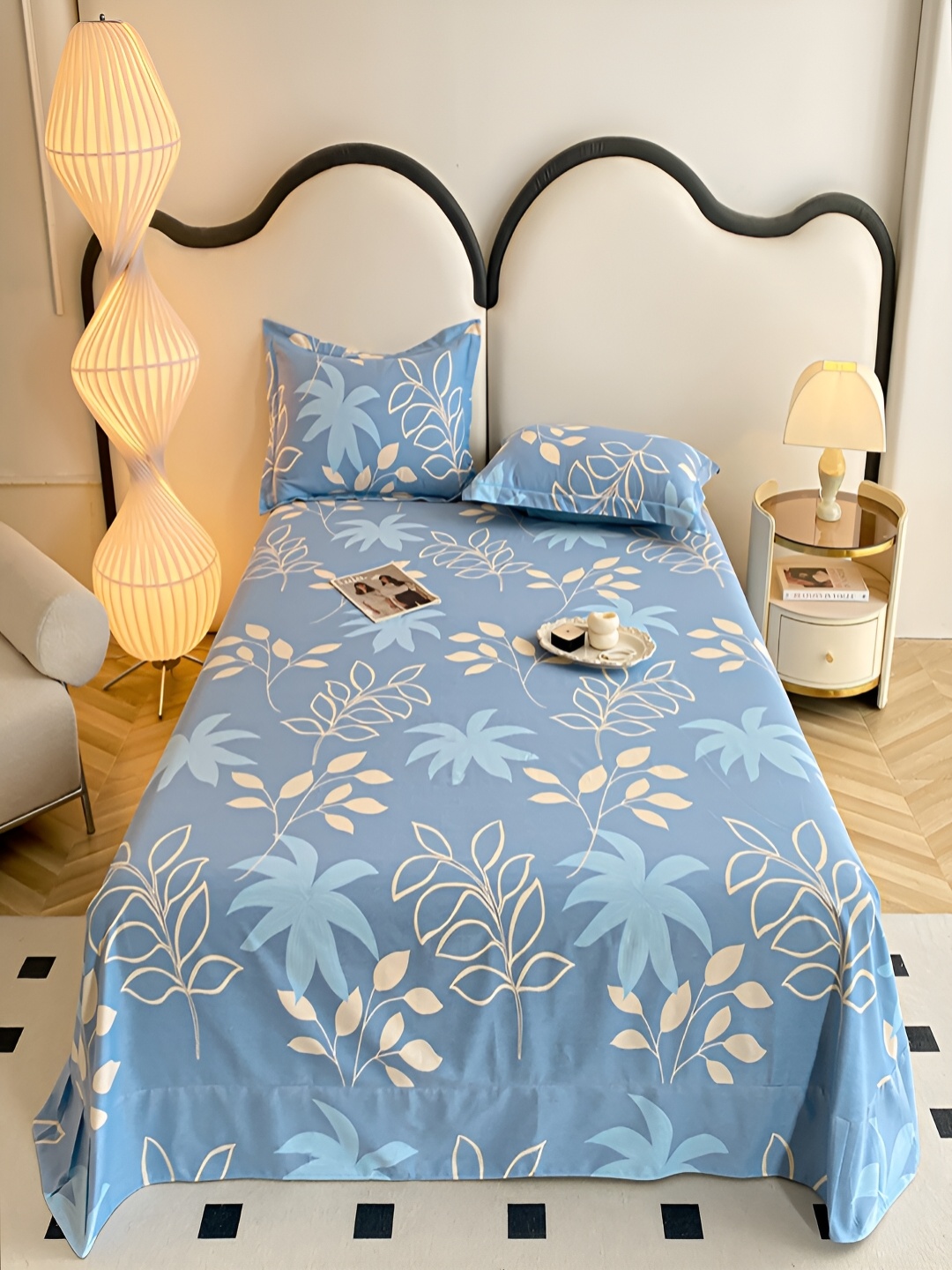 

JC HOME Blue & Cream Floral Cotton King Bedsheet with 2 Pillow Covers