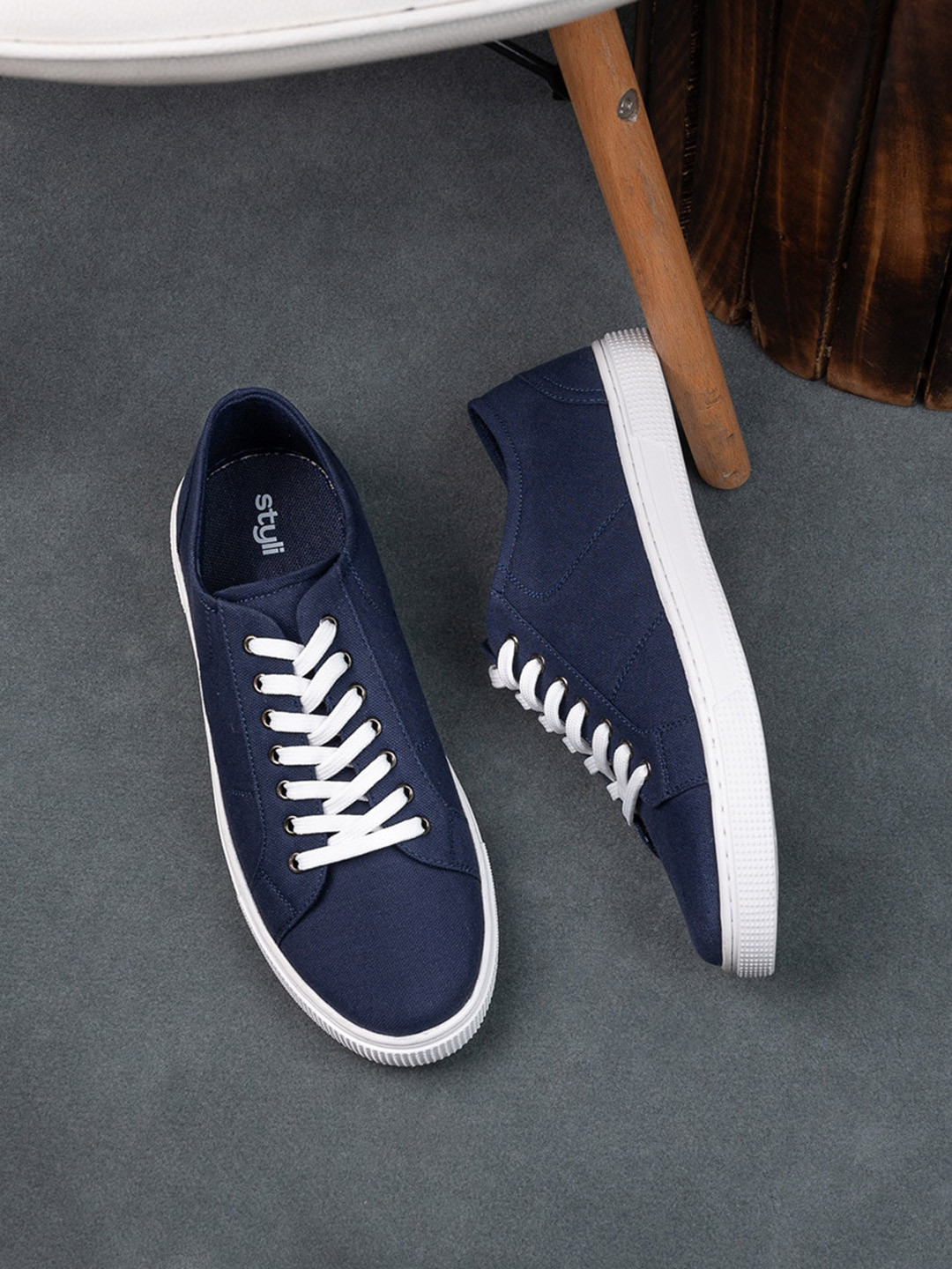 

Styli Men Navy Blue Comfort Insole Contrast Sole Canvas Lace-Up Sneakers