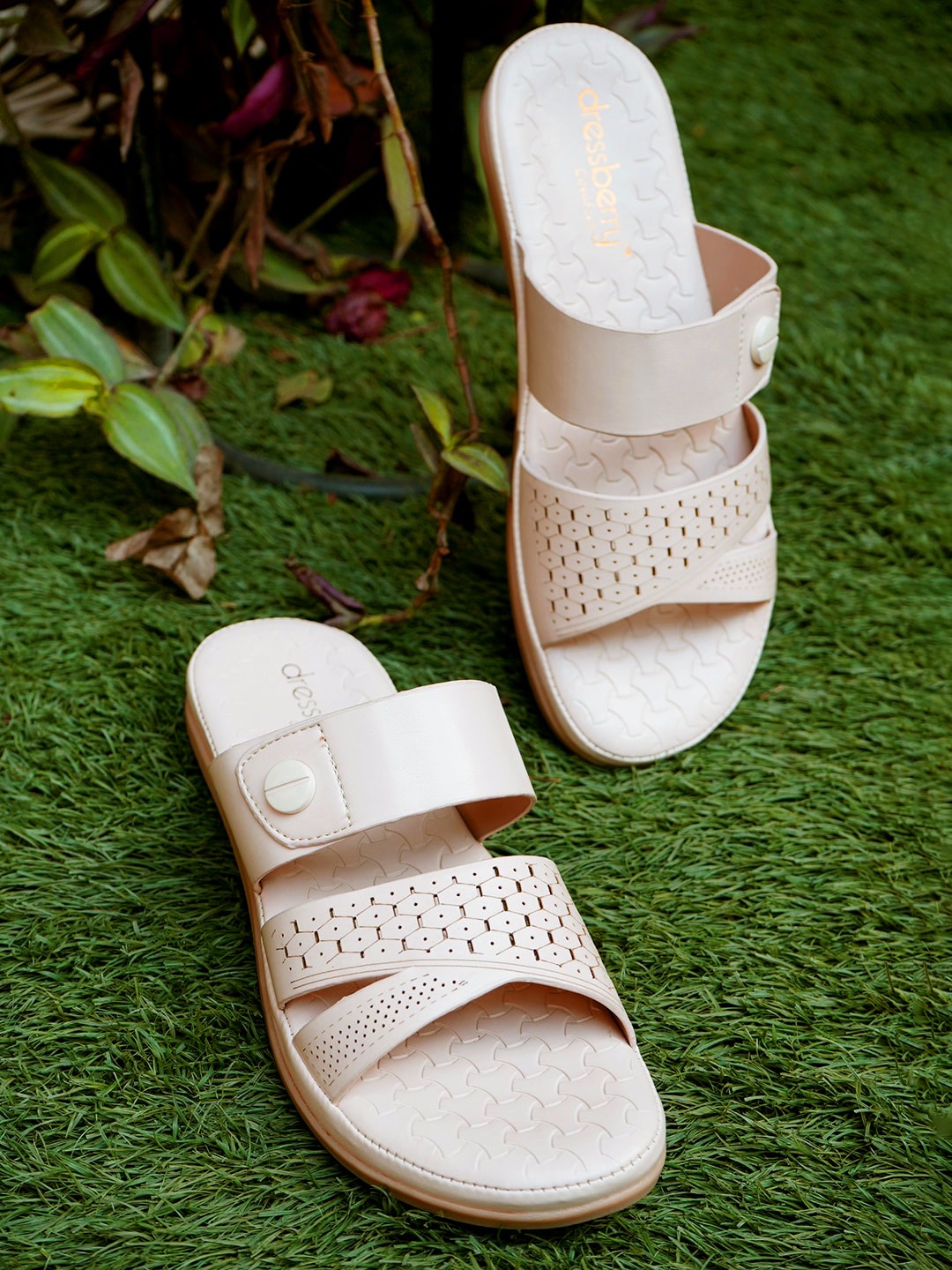 

DressBerry Cream Coloured Textured Open Toe Flats