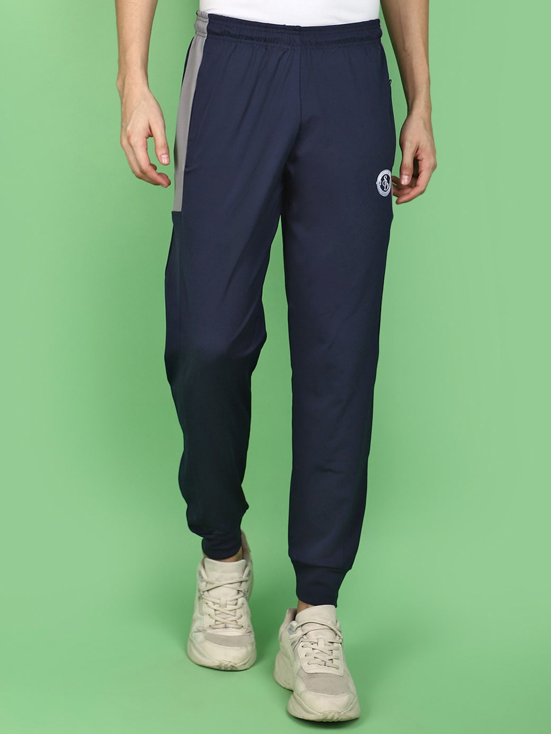 

V-Mart Men Colourblocked Mid-Rise Joggers, Navy blue