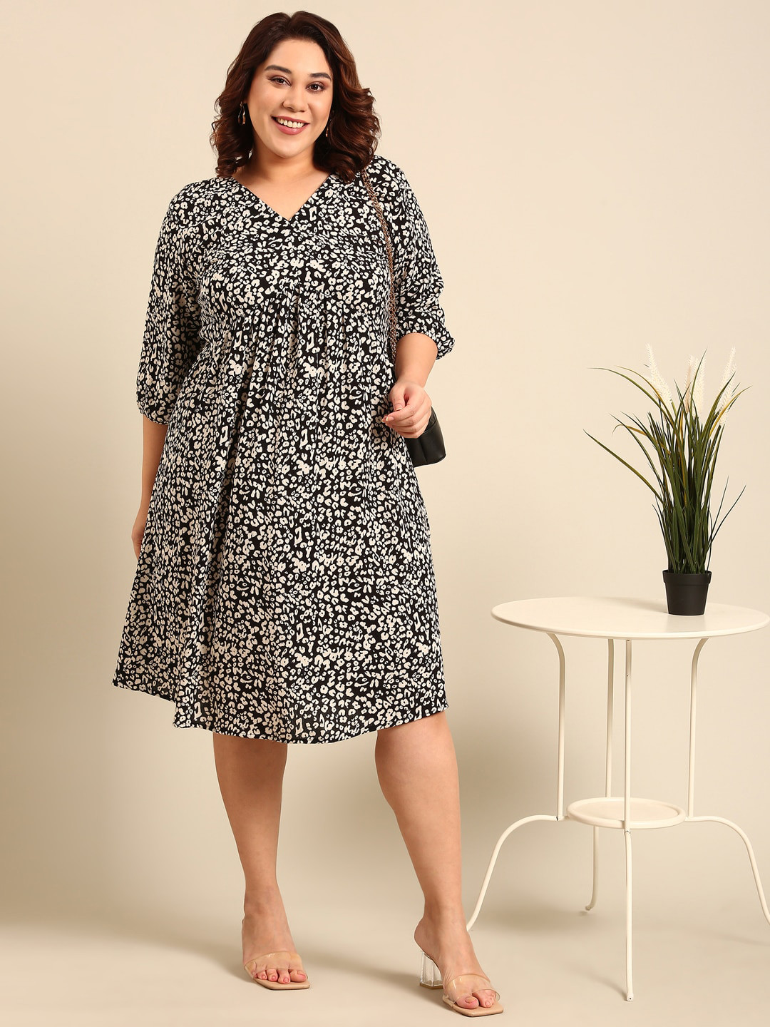 

The Pink Moon Plus Size Animal Print V-Neck Cuffed Sleeve A-Line Dress, Black