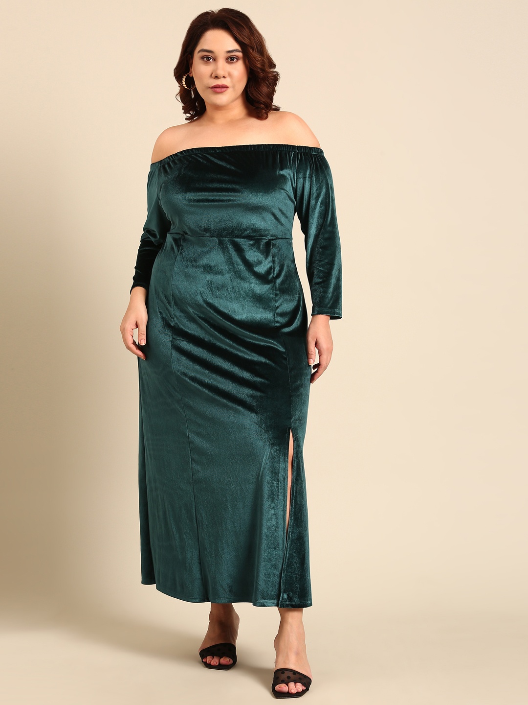 

The Pink Moon Plus Size Off-Shoulder Long Sleeves Velvet Maxi Dress, Green