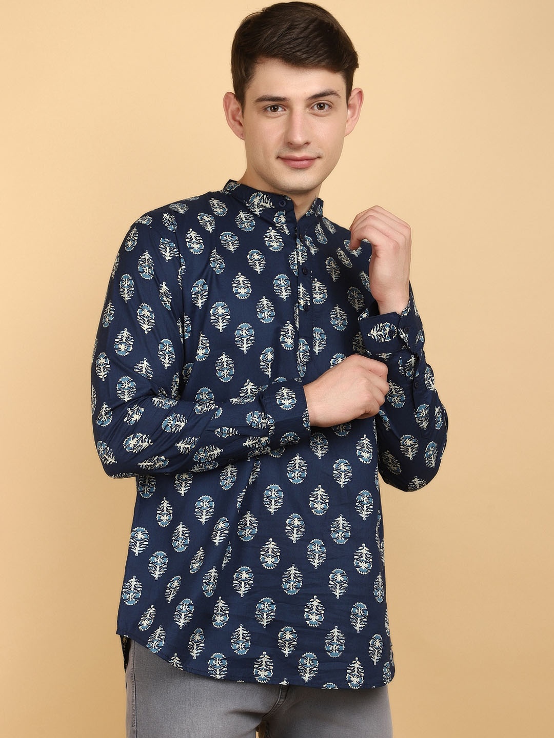 

V-Mart Quirky Printed Poplin Mandarin Collar Kurta, Blue