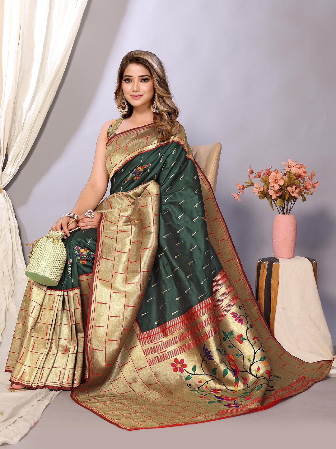 

DIVASTRI Ethnic Motifs Woven Design Zari Paithani Saree, Green