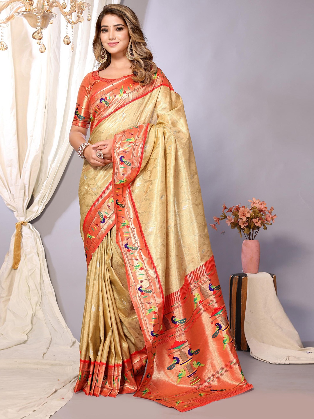 

DIVASTRI Ethnic Motifs Woven Design Zari Paithani Saree, Cream