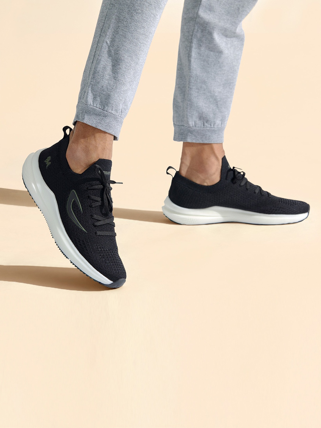 

NEEMANS Unisex Textured Lightweight Contrast Sole Lace-Up Sneakers, Black