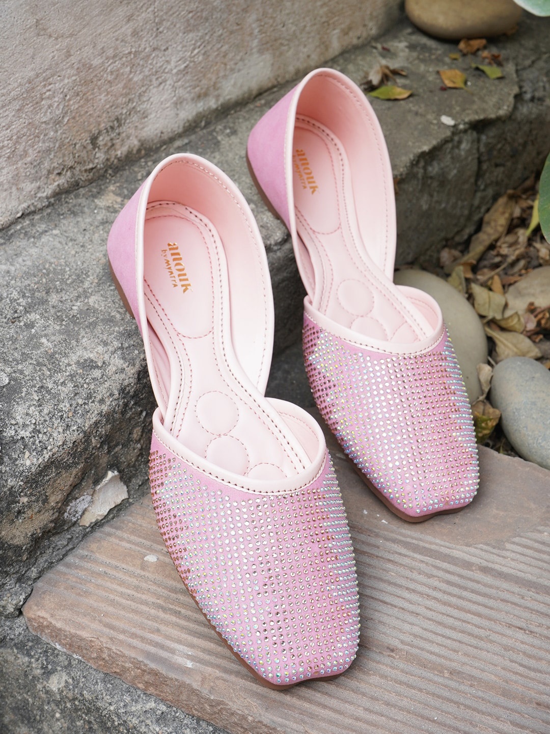 

Anouk Embellished Mojaris, Pink
