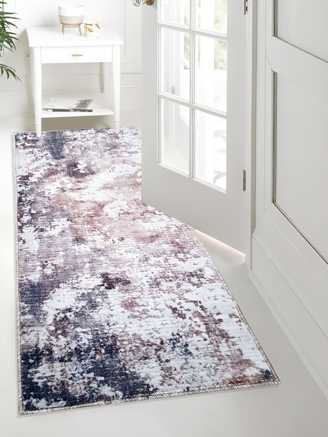 

LUXEHOME INTERNATIONAL White & Grey Abstract Printed Floor Runner
