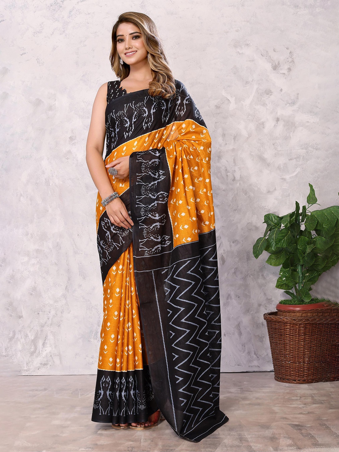 

DIVASTRI Ethnic Motifs Printed Saree, Mustard