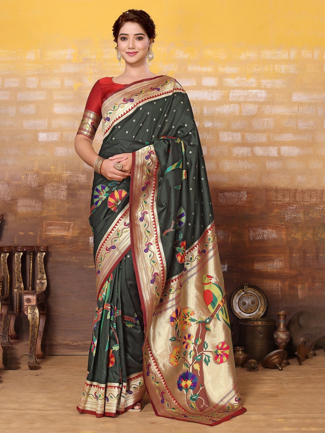 

DIVASTRI Ethnic Motifs Woven Design Zari Paithani Saree, Green