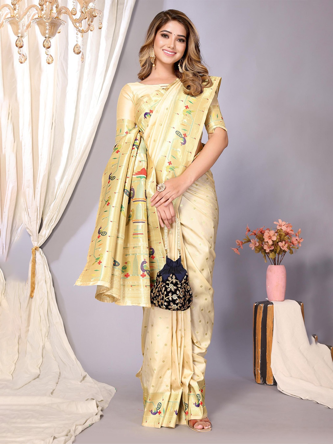 

DIVASTRI Ethnic Motifs Zari Paithani Saree, White