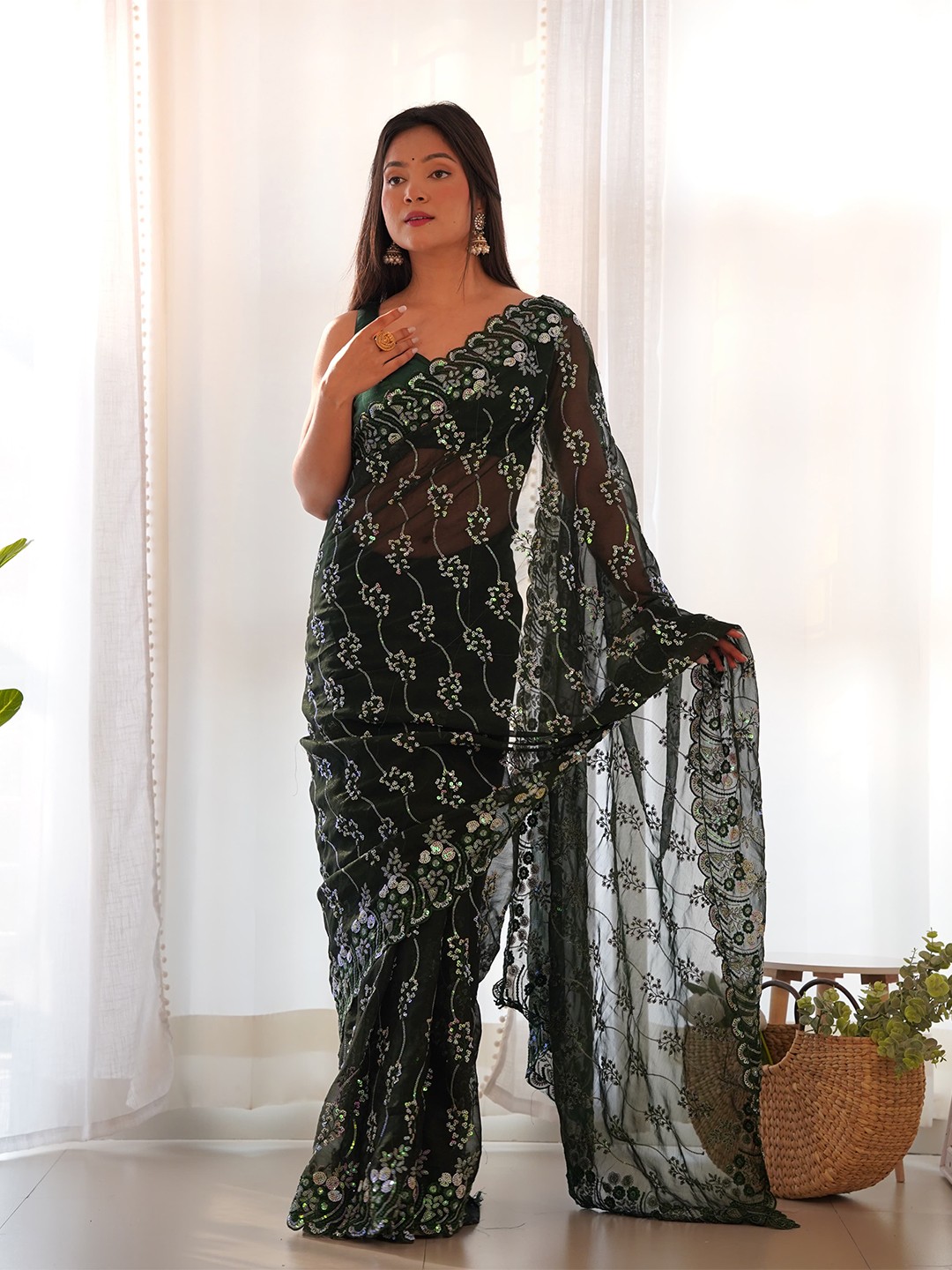 

JATRIQQ Ethnic Motifs Sequinned Saree, Green