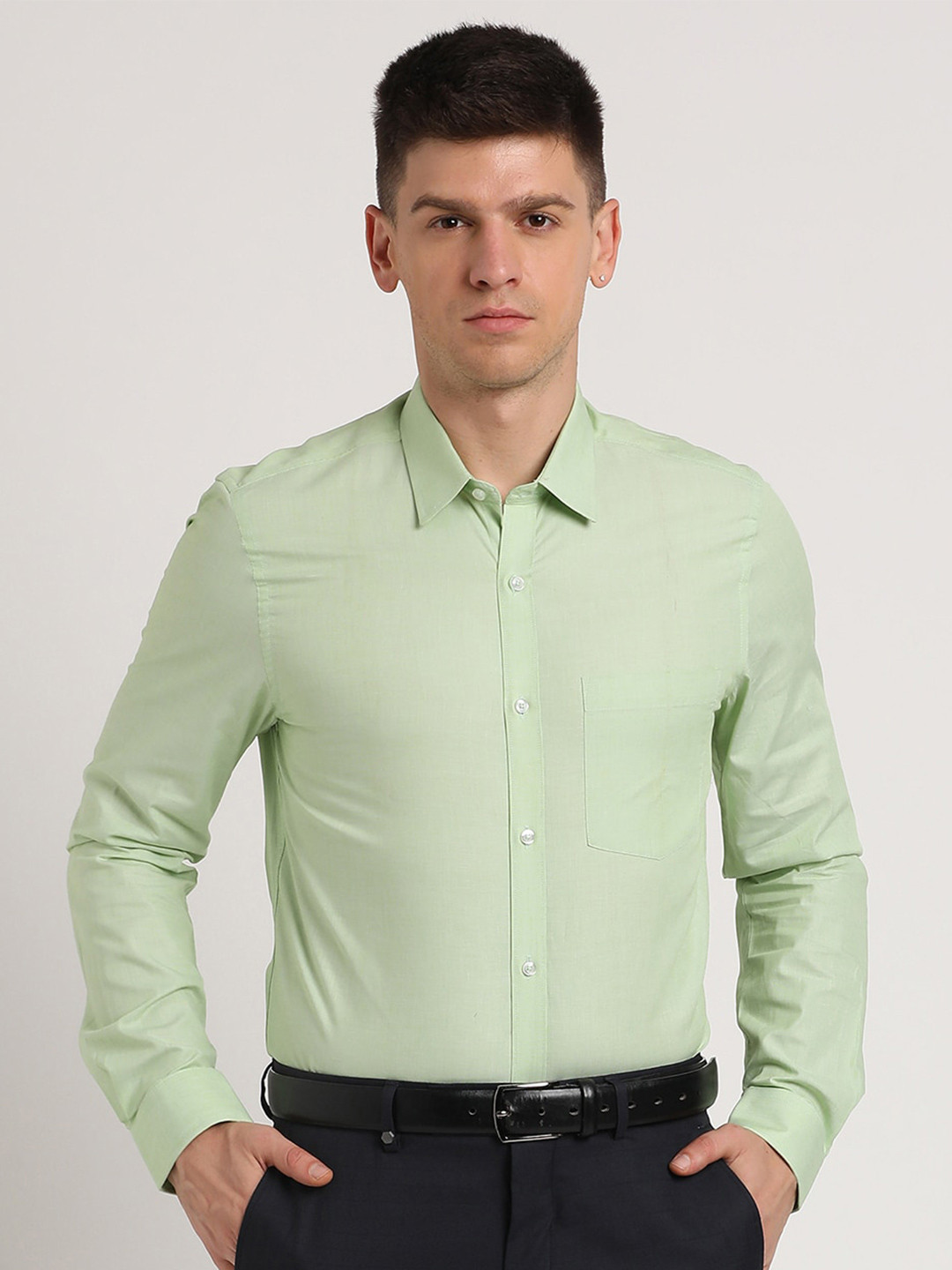 

Turtle Standard Slim Fit Opaque Cotton Formal Shirt, Green