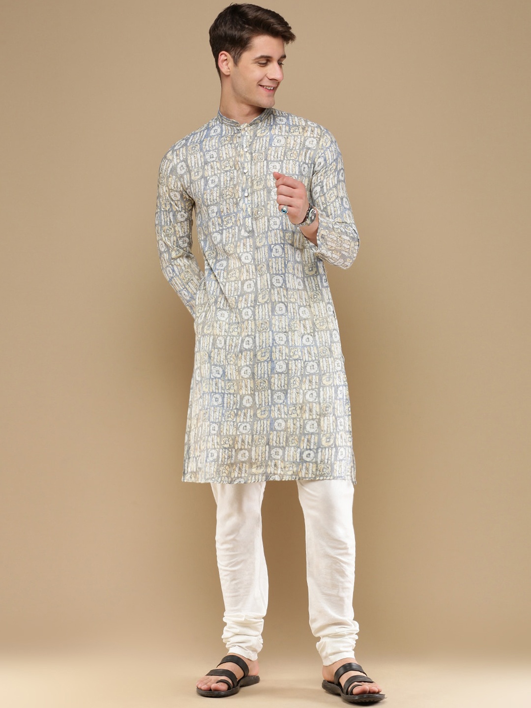 

Sanwara Geometric Printed Mandarin Collar Straight Kurta With Churidar, Grey