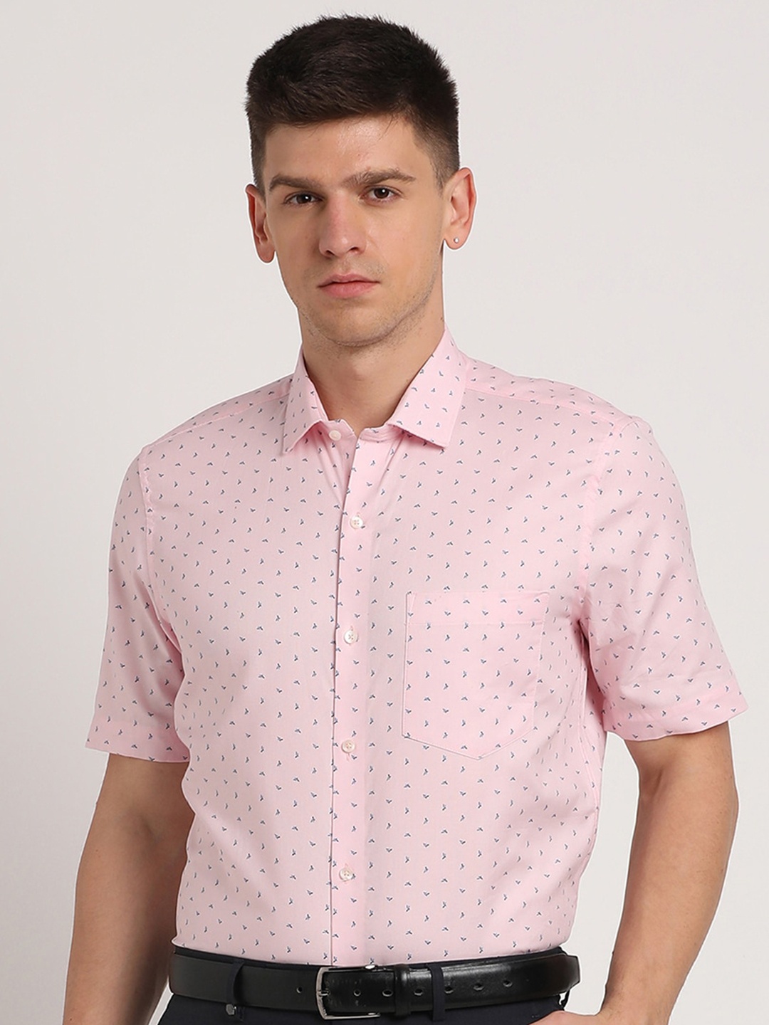 

Turtle Printed Spread Collar Short Sleeves Cotton Formal Shirt, Pink