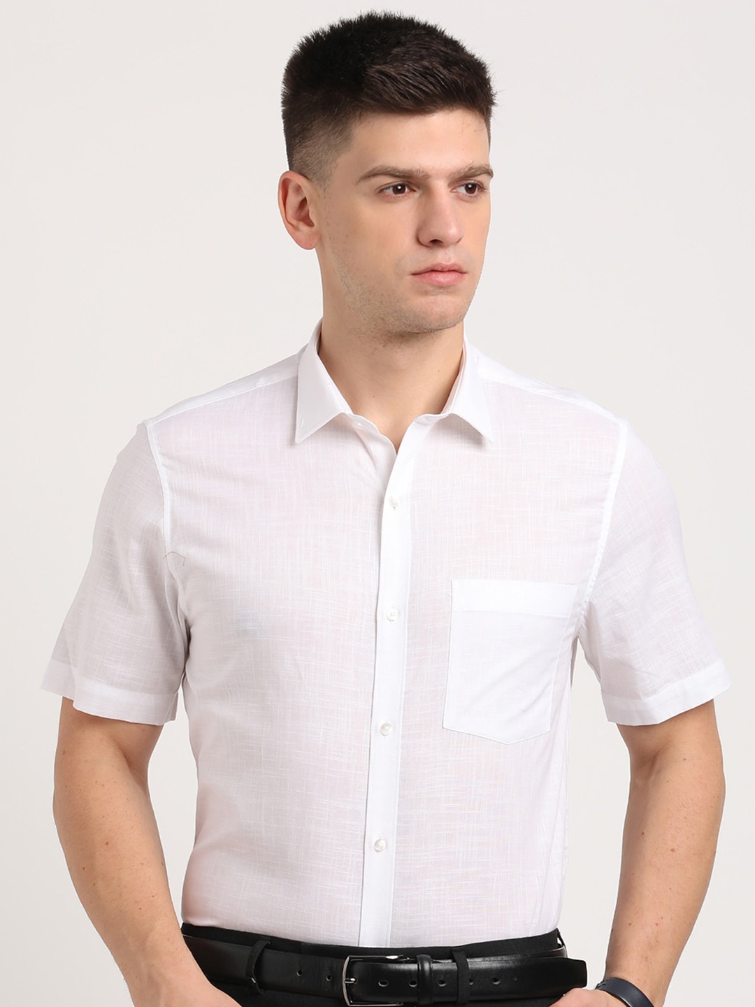 

Turtle Spread Collar Short Sleeves Cotton Formal Shirt, White