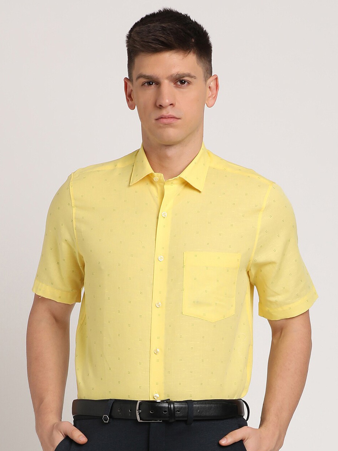 

Turtle Spread Collar Short Sleeves Cotton Formal Shirt, Yellow