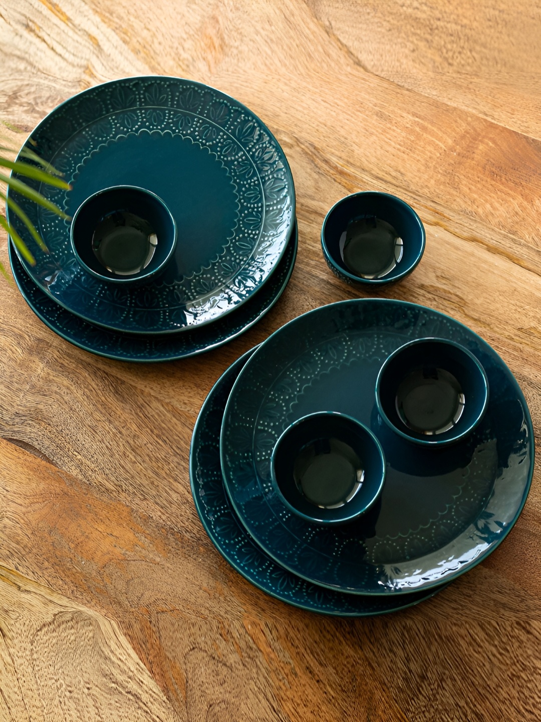 

ExclusiveLane Teal Green 8 Pieces Textured Ceramic Glossy Dinner Set