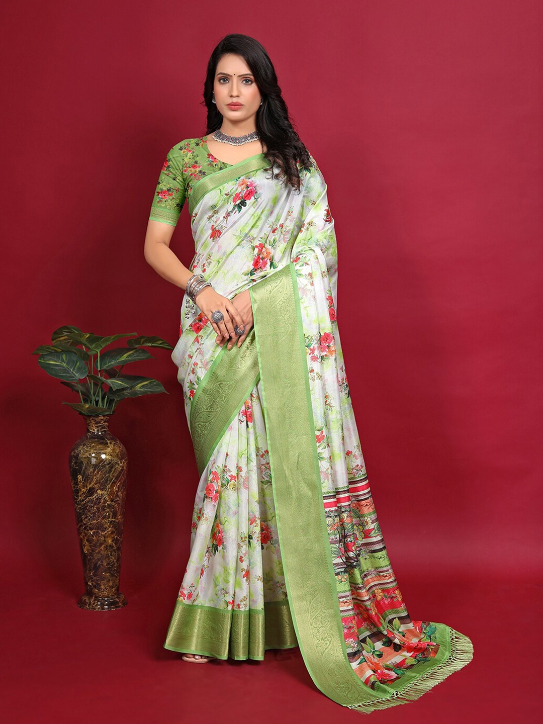 

Pionex Floral Woven Design Zari Banarasi Saree, Olive