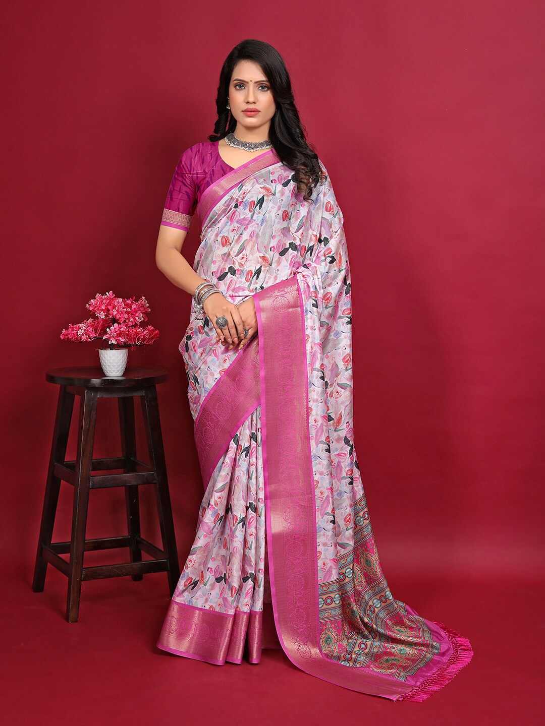 

Pionex Woven Design Zari Banarasi Saree, Pink