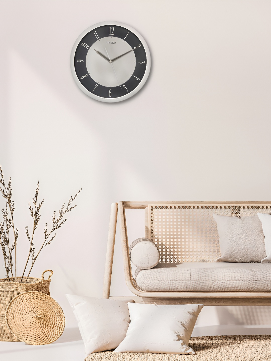 

SEIKO Silver-Toned & Black Printed Round Traditional Wall Clock
