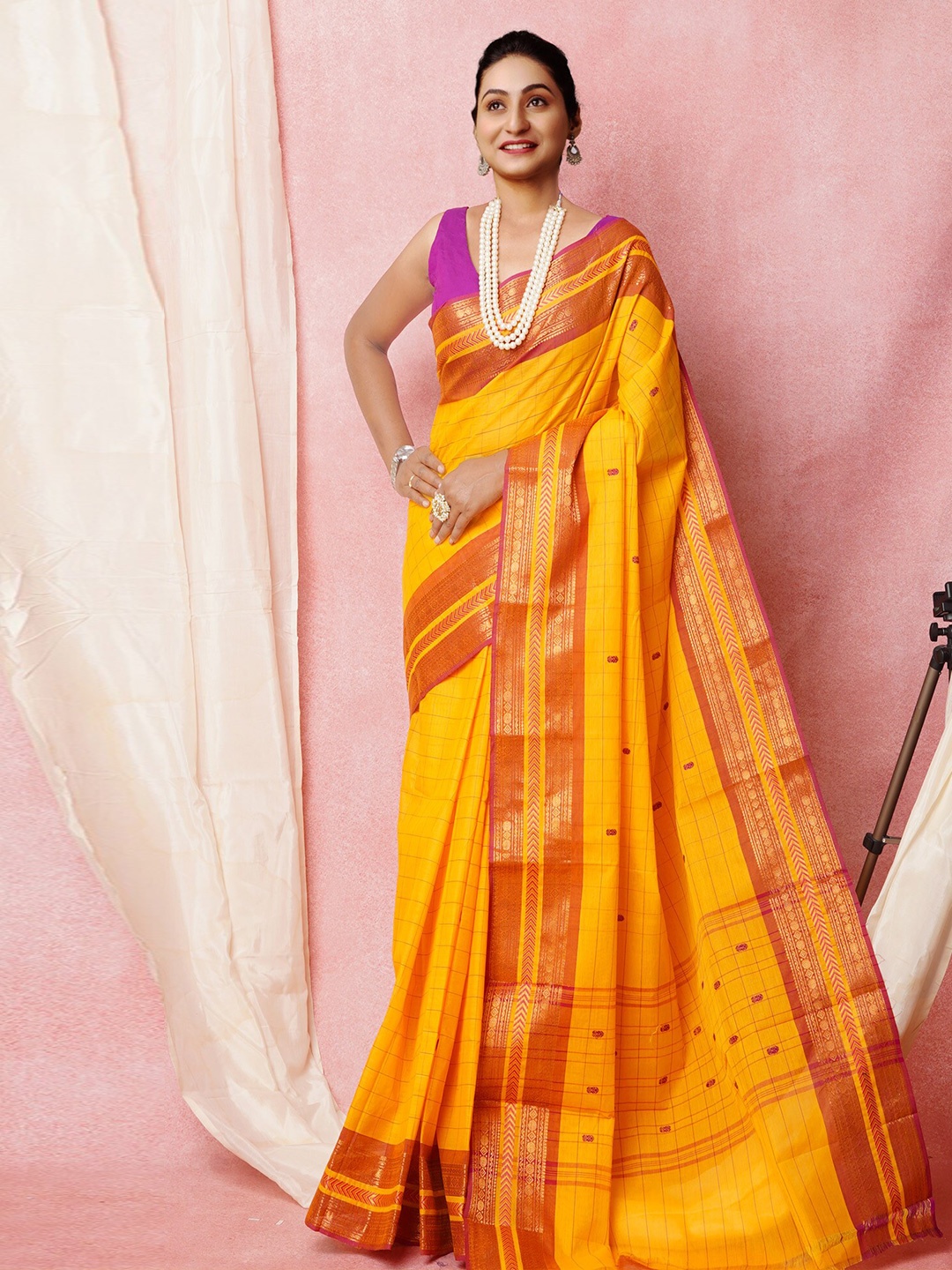 

Unnati Silks Checked Woven Design Zari Pure Cotton Kanjeevaram Saree, Yellow