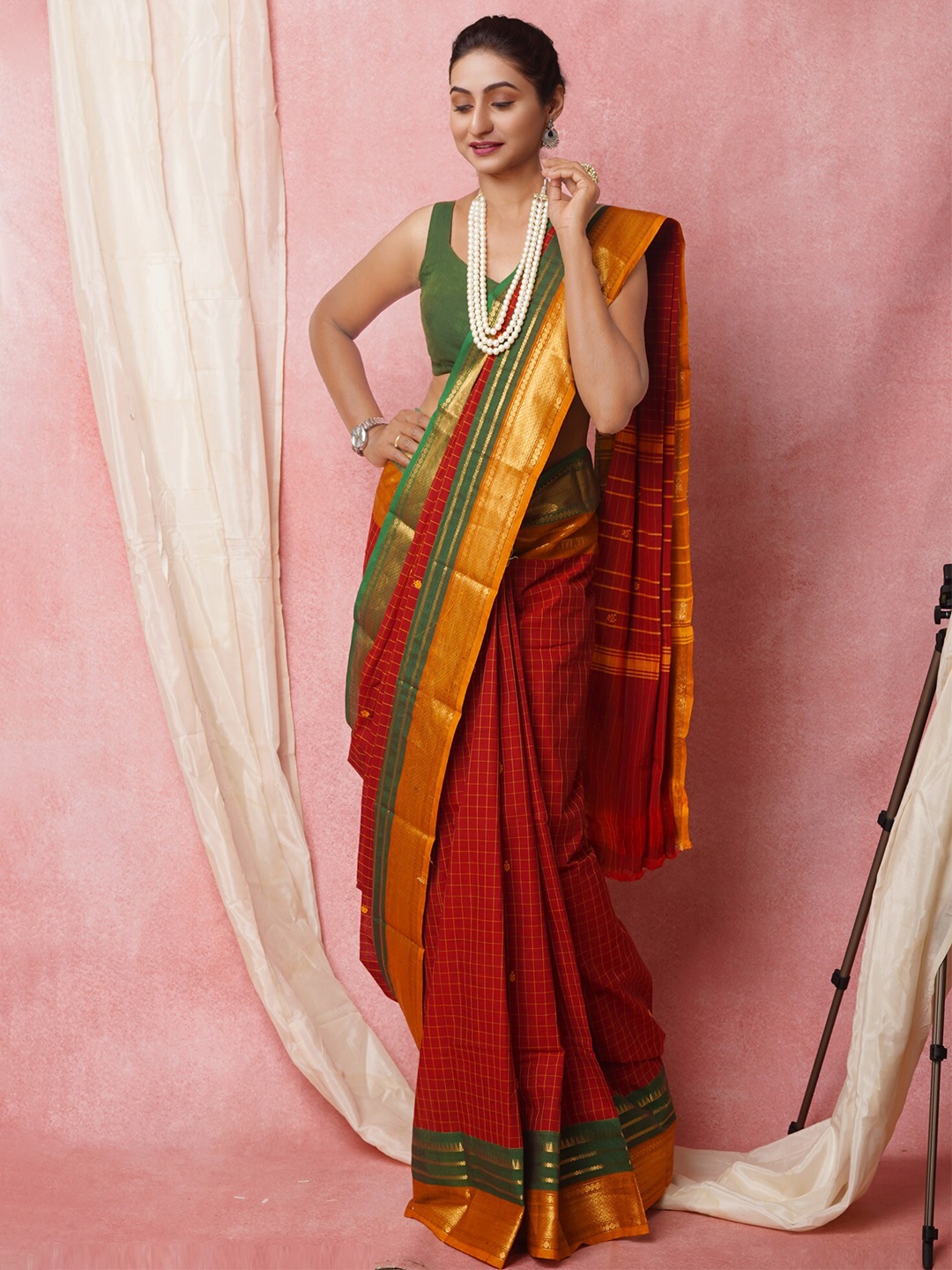 

Unnati Silks Checked Zari Pure Cotton Handloom Kanjeevaram Saree, Red