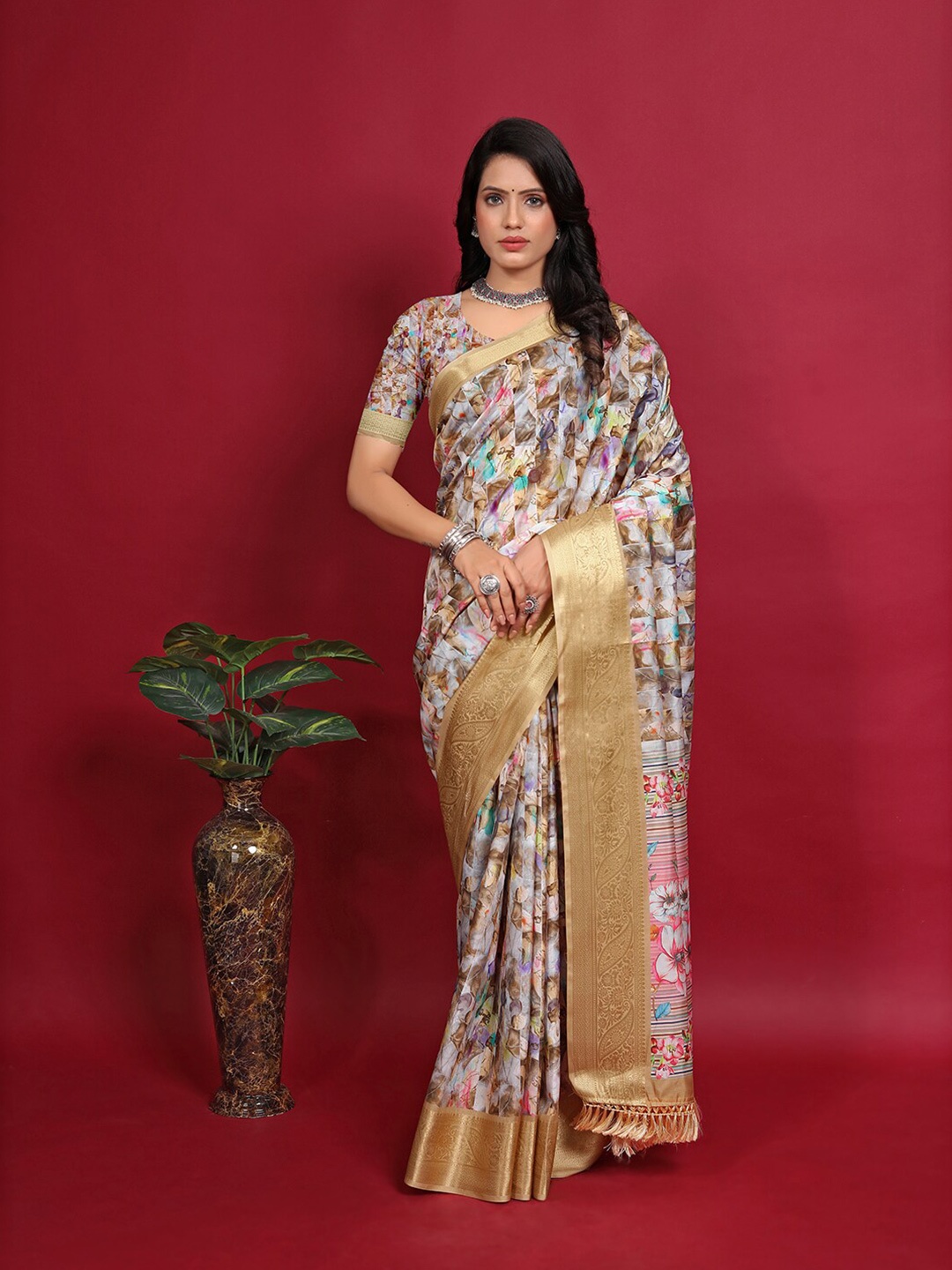

Pionex Geometric Printed Zari Banarasi Saree, Beige