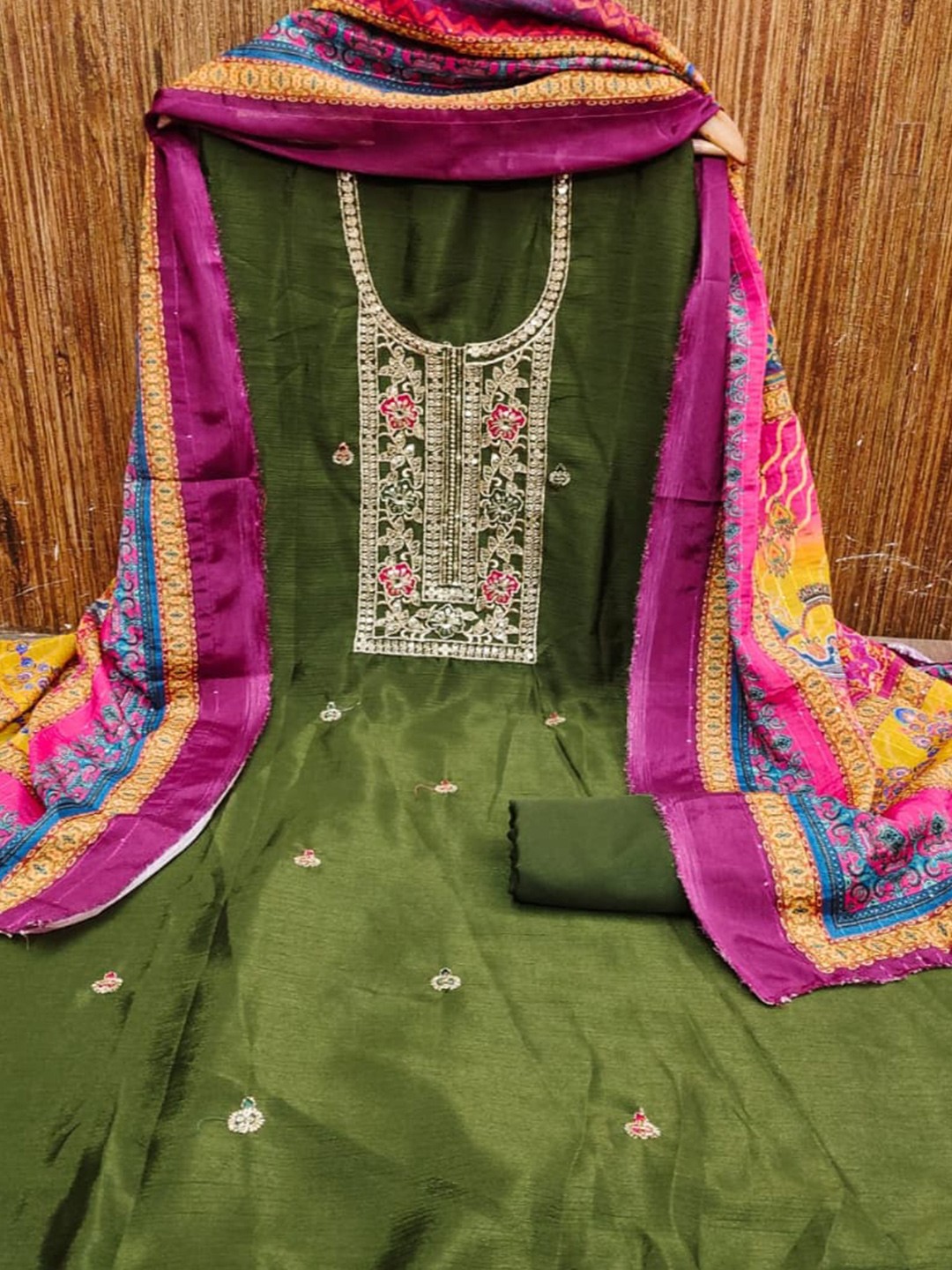 

ZEEPKART Floral Embroidered Unstitched Dress Material, Green