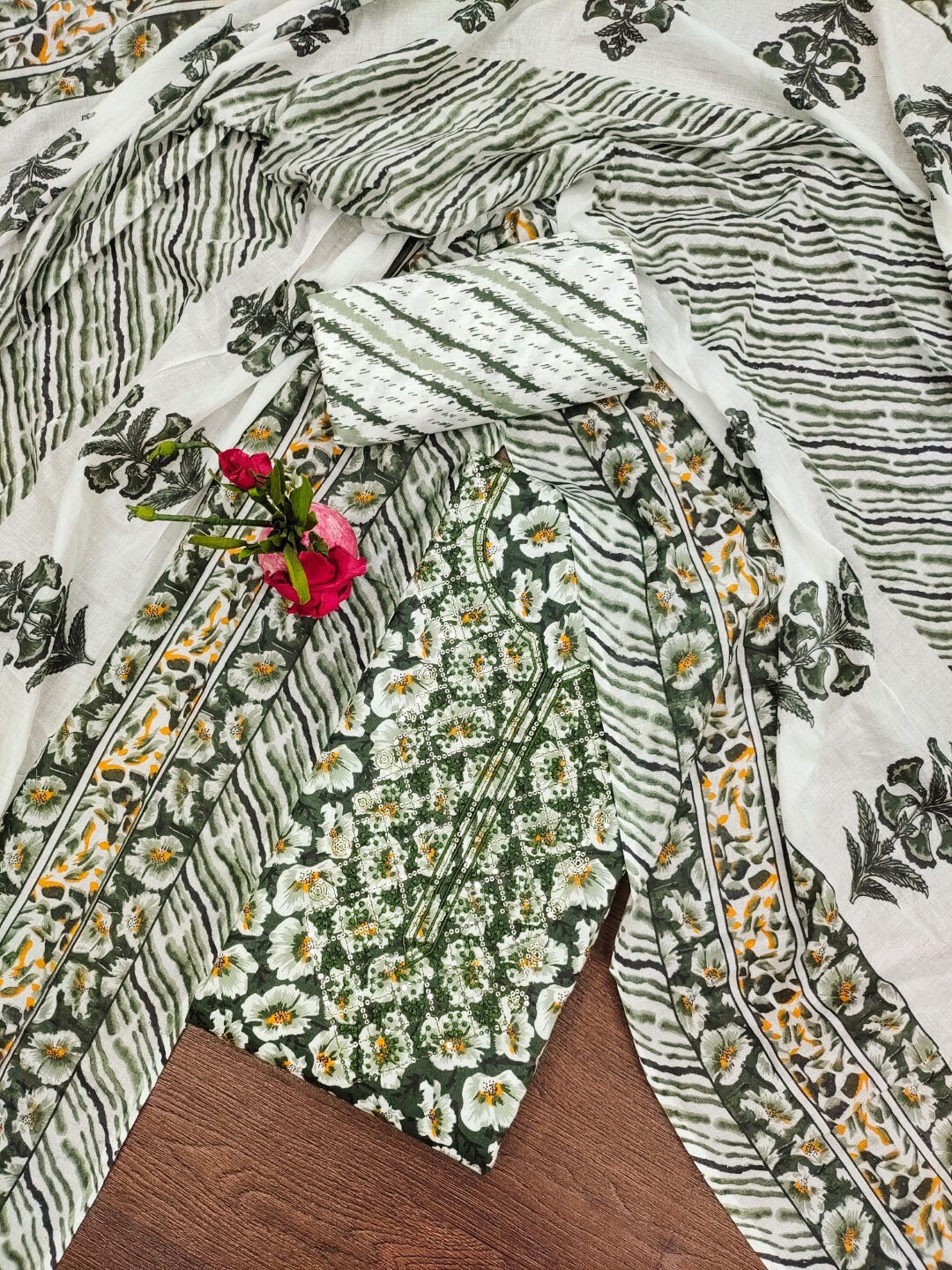 

ZEEPKART Floral Printed Jute Cotton Unstitched Dress Material, Green