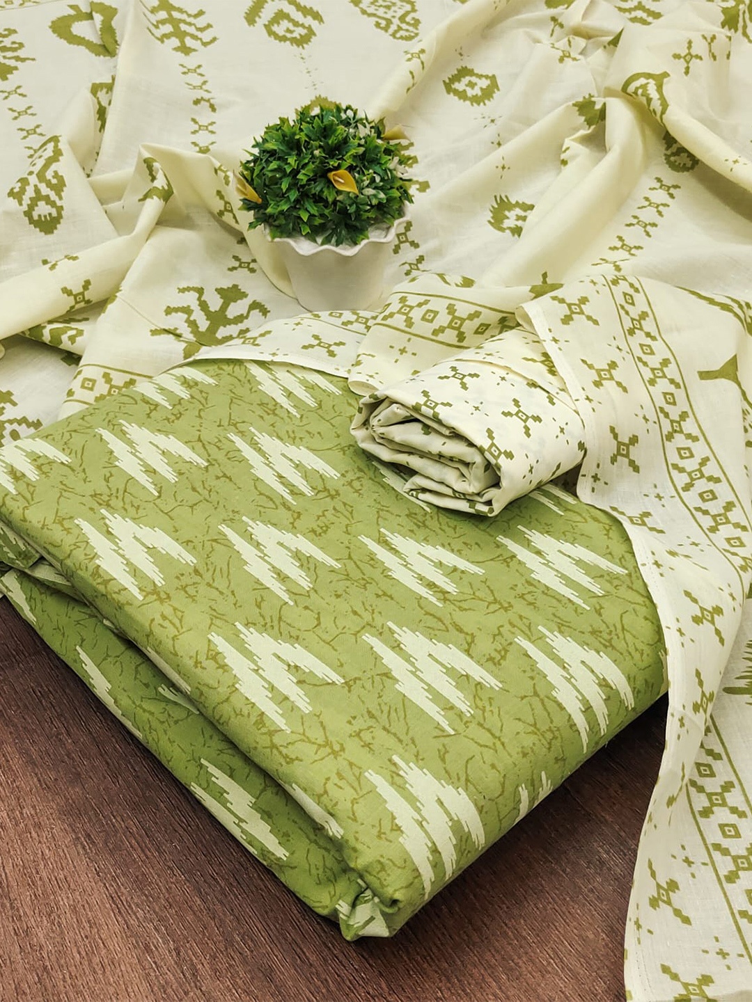 

ZEEPKART Printed Jute Cotton Unstitched Dress Material, Green