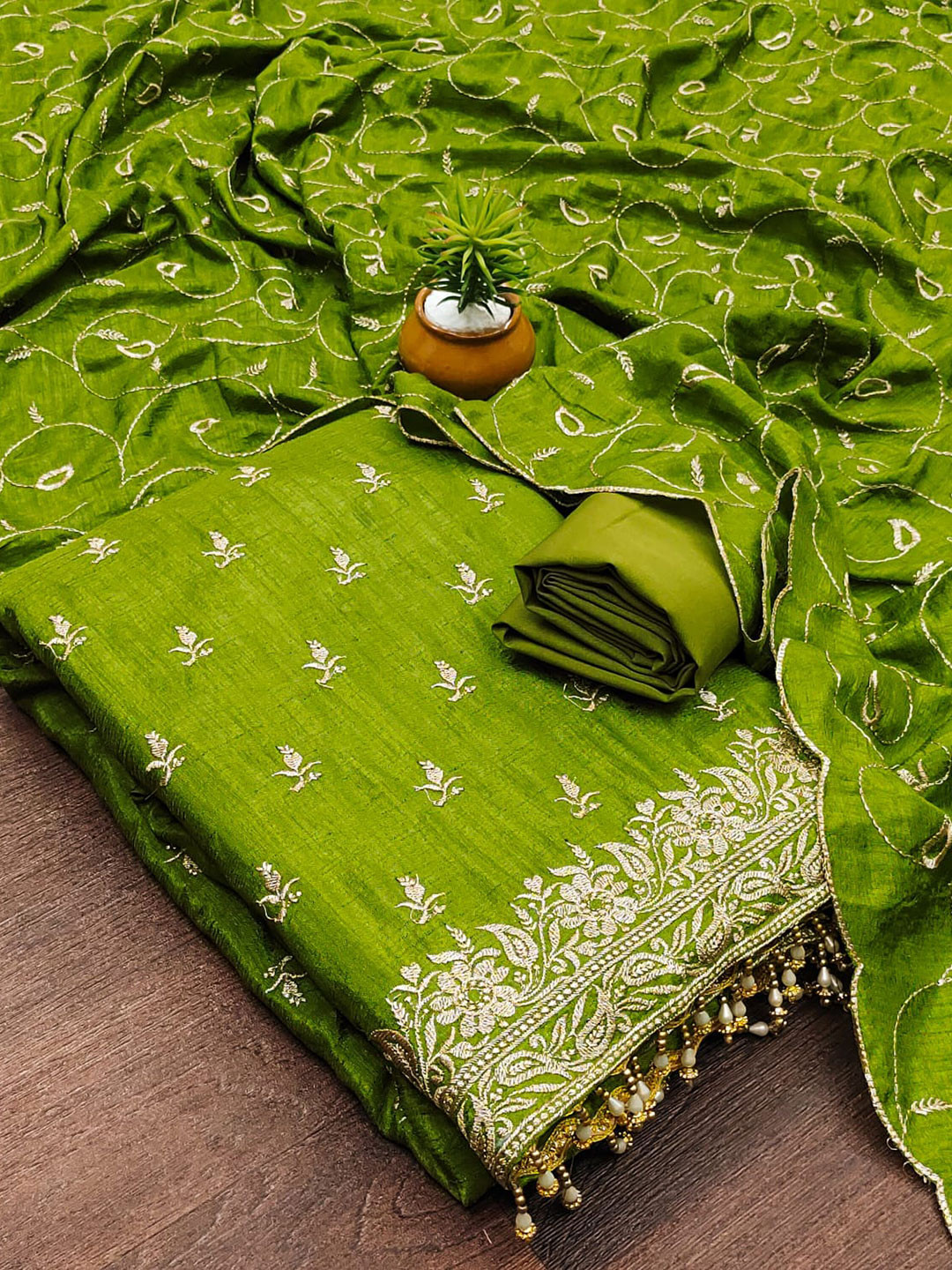 

ZEEPKART Embroidered Unstitched Dress Material, Green