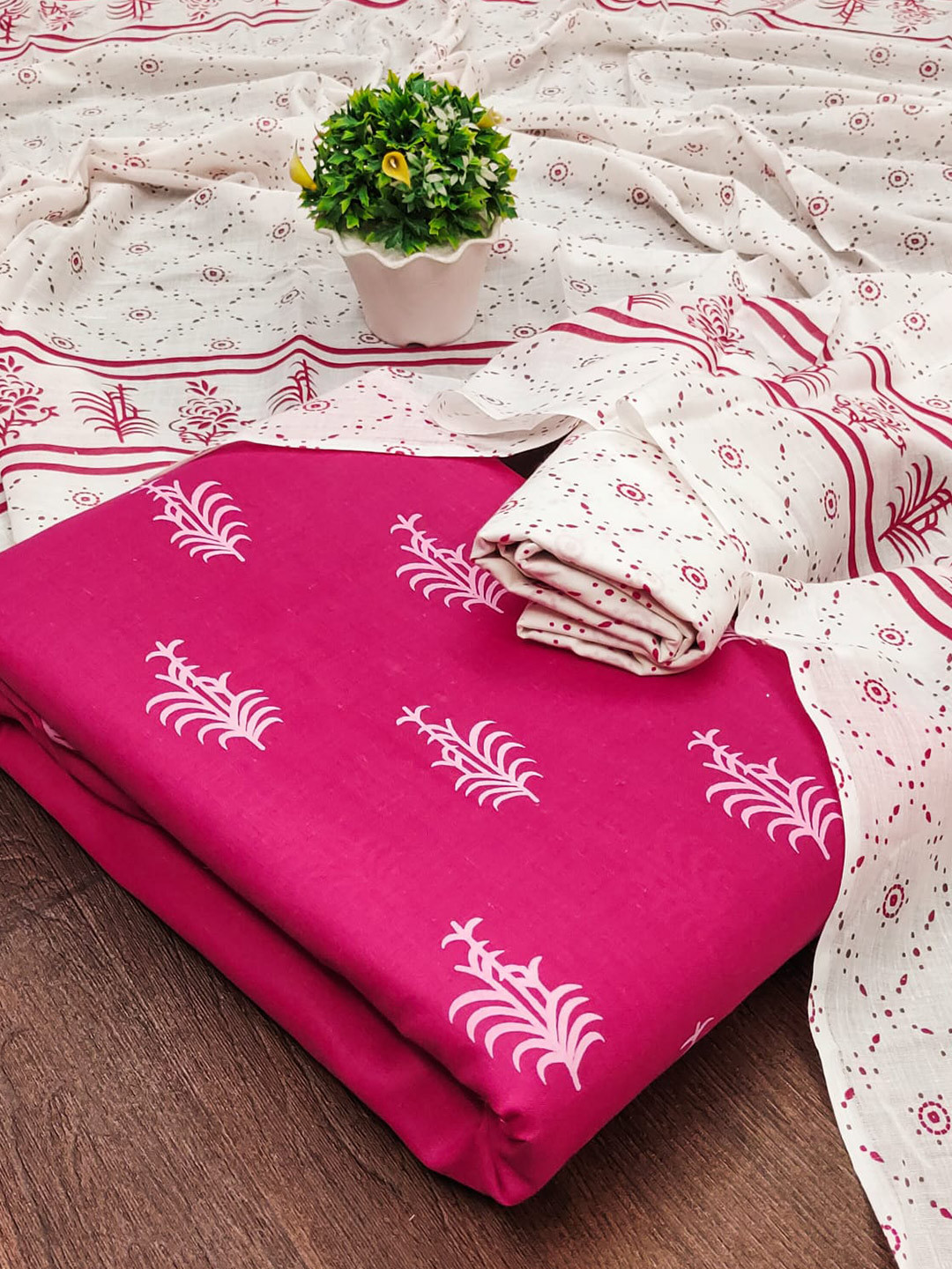 

ZEEPKART Jute Cotton Unstitched Dress Material, Red