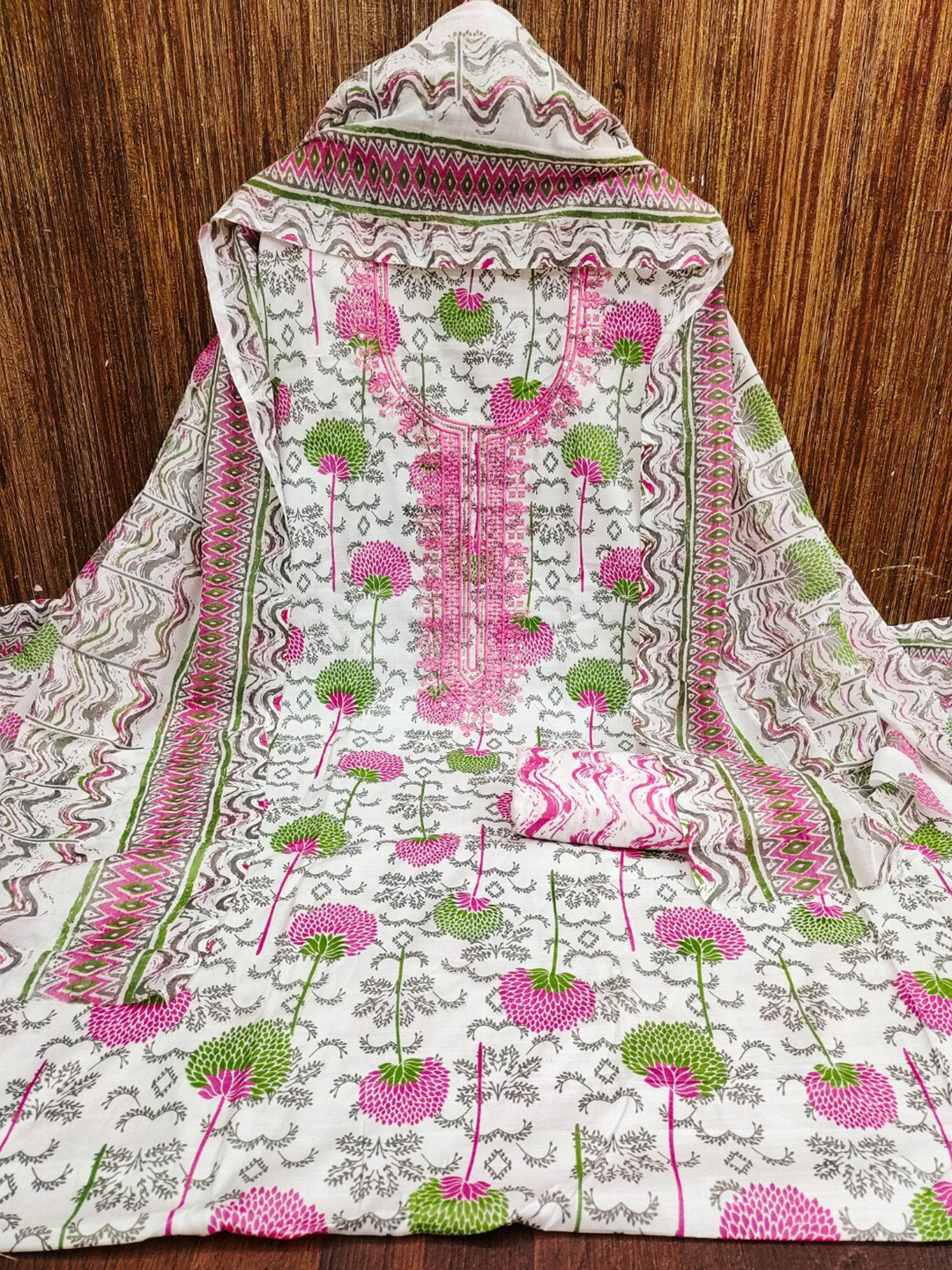 

ZEEPKART Floral Printed Jute Cotton Unstitched Dress Material, Pink