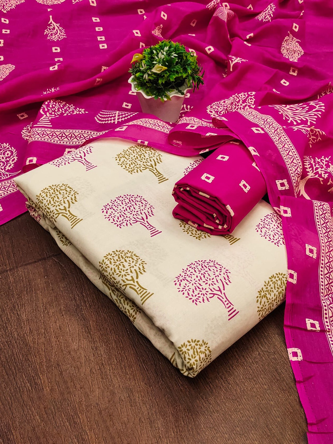 

ZEEPKART Floral Printed Jute Cotton Unstitched Dress Material, Pink