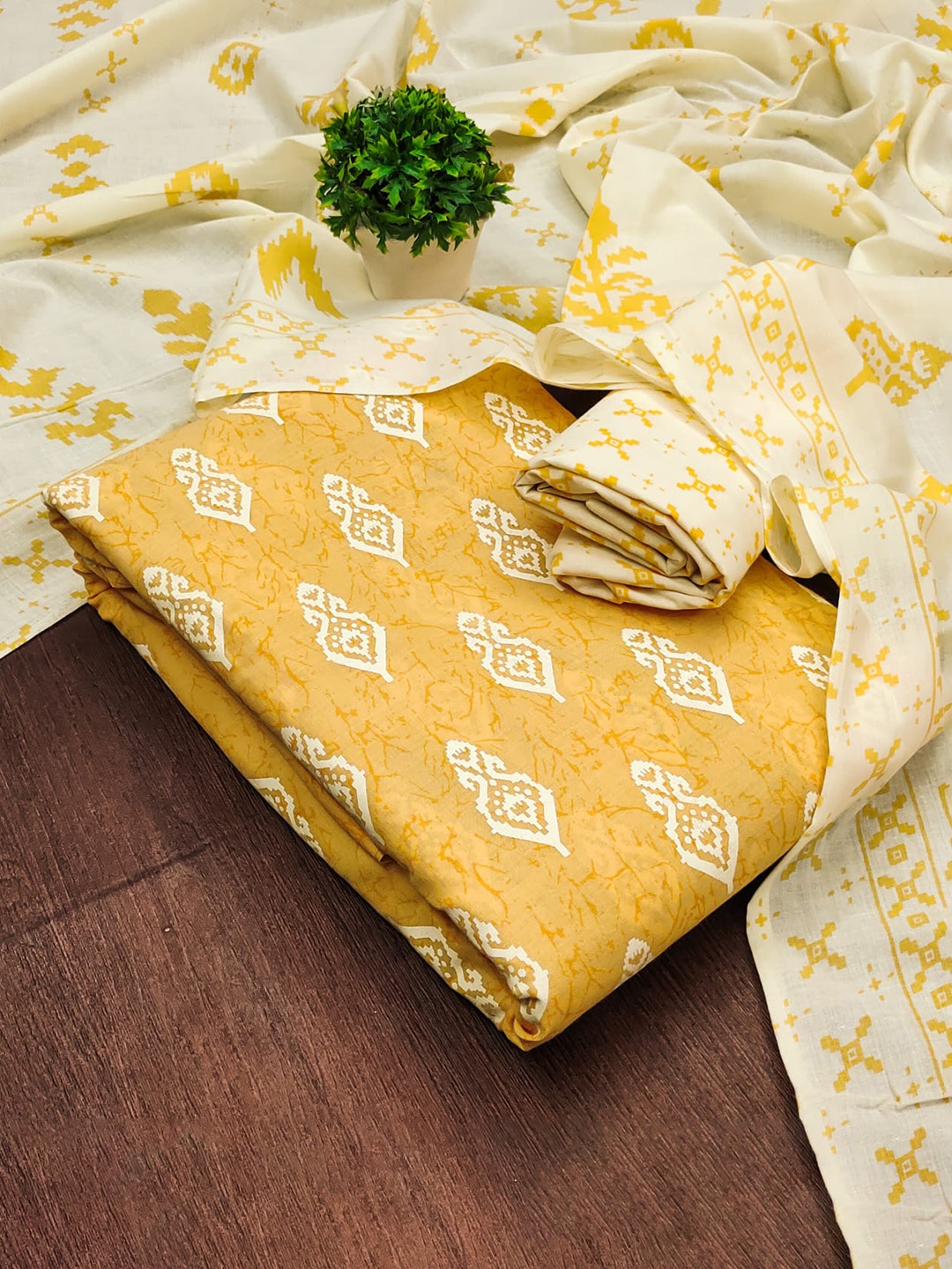 

ZEEPKART Ethnic Motifs Printed Jute Cotton Unstitched Dress Material, Gold